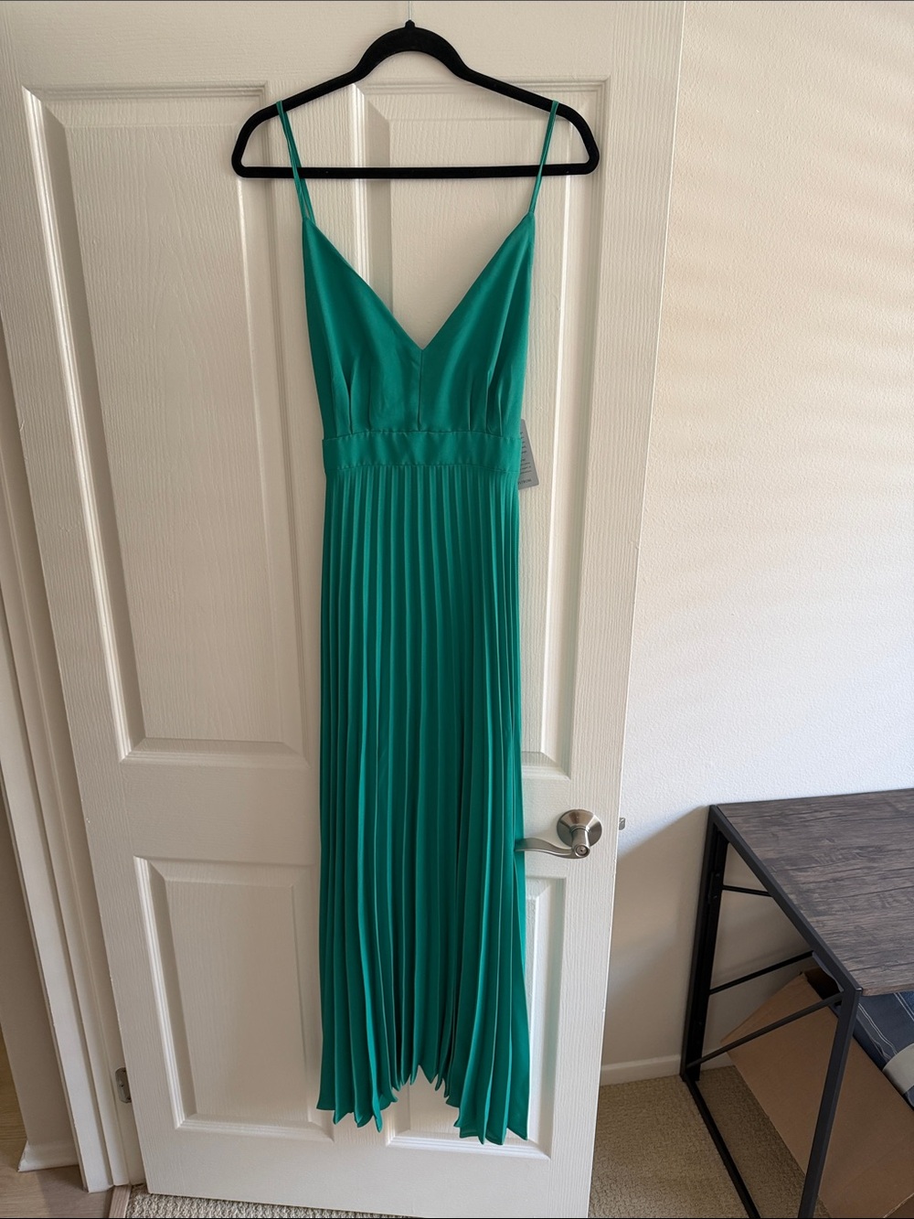 Sleeveless Emerald Green Pleated Maxi Dress
